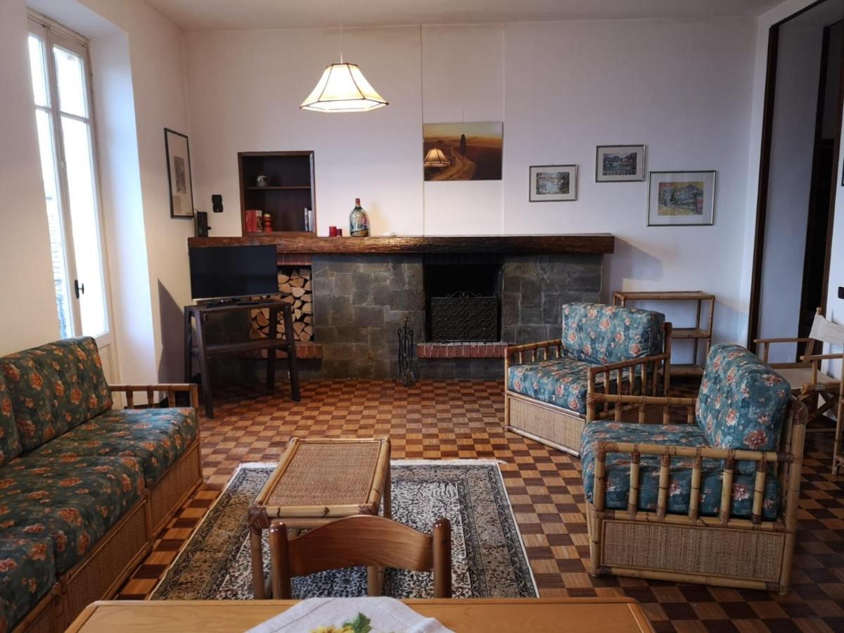 Appartamento Le Due Rocche 아로나 외부 사진
